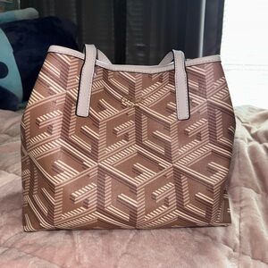 GUESS Vikky Tote Bag